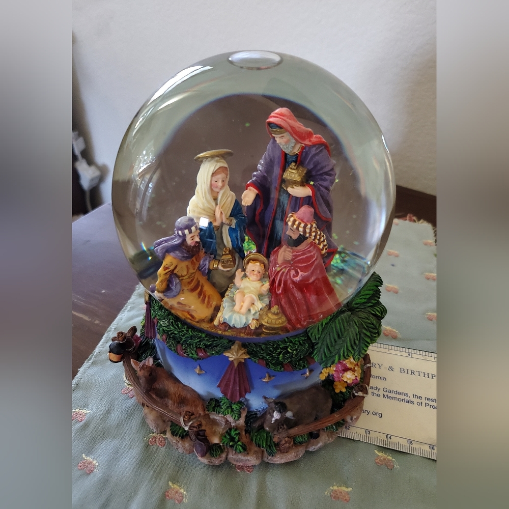 Vintage Sankyo Nativity Snowglobe Music Box